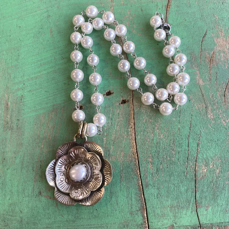 Pearls and Flowers Necklace