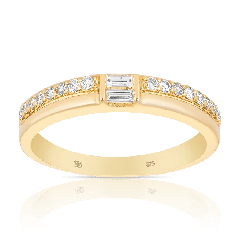 Baguette & Round Brilliant Cut Diamond Ring in 9ct Yellow Gold