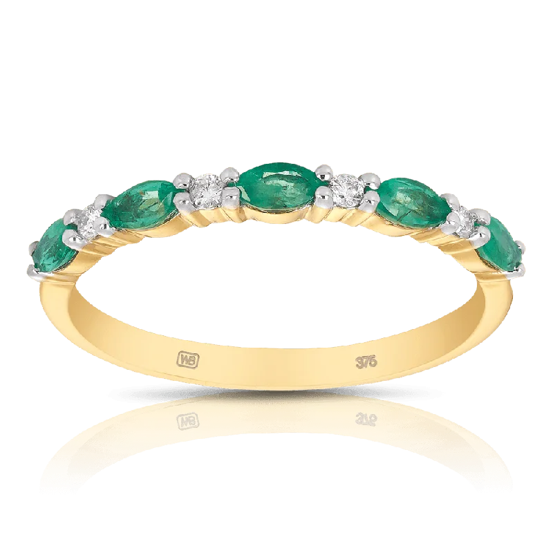 Emerald & Diamond Ring in 9ct Yellow Gold