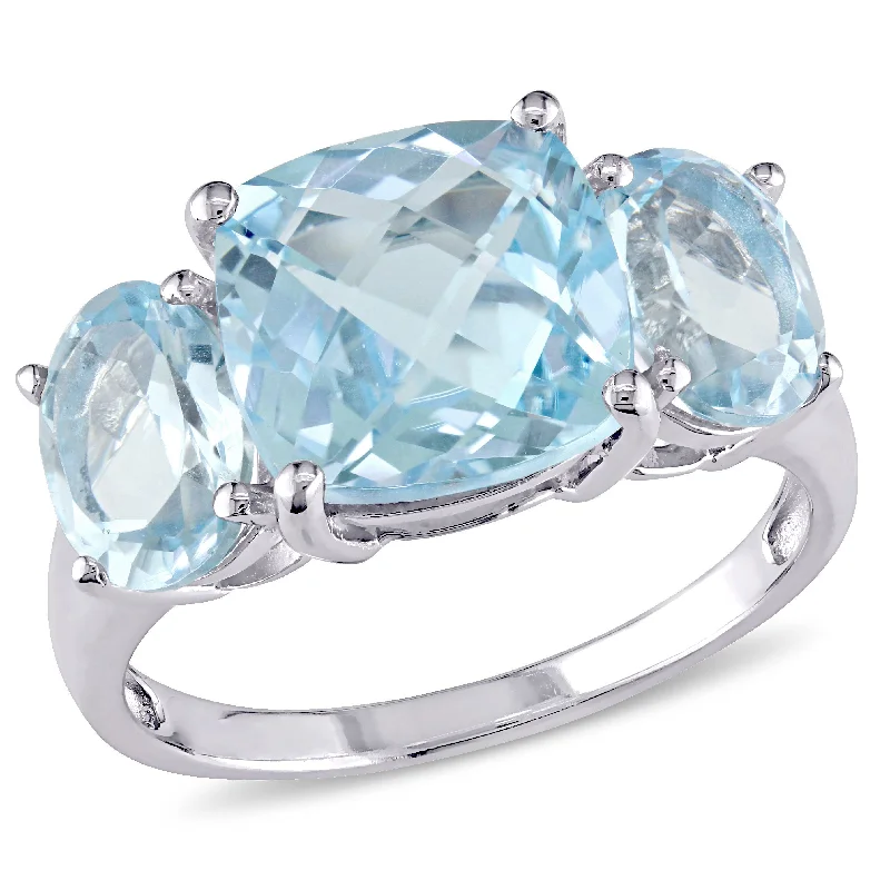 Mimi & Max 8 2/5ct TGW Cushion-CutSky Blue Topaz 3-Stone Ring in Sterling Silver