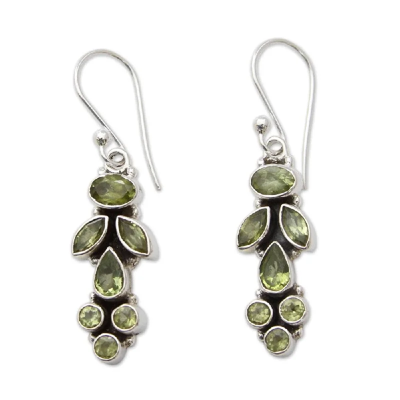 Handmade Summer Allure Faceted Green Peridot Sterling Silver Dangle Earrings (India)